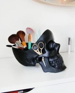 Schwarze Totenschädel Schale 27cm -Halloween Serien Geschäft schwarze totenkopf schale schwarze totenschaedel schale black skull trinket dish 53491 03