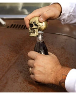 Crack One Open Totenschädel Flaschenöffner -Halloween Serien Geschäft totenkopf flaschenoeffner totenschaedel flaschenoeffner skull bottle opener halloween homeware 54164 04